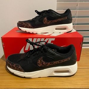 NEW Nike Air Max SE / Women’s 7.5